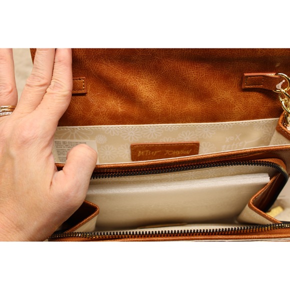 Betsey Johnson Studded Bow Crossbody Wallet Purse NWT Brown - Picture 5 of 13